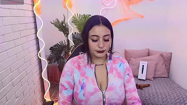 Darling tay online show from 10.20.25