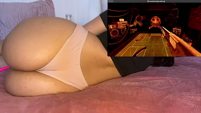 Snapshot of lau_laulu chatting on 10.21.25 lau laulu online show from 10.21.25