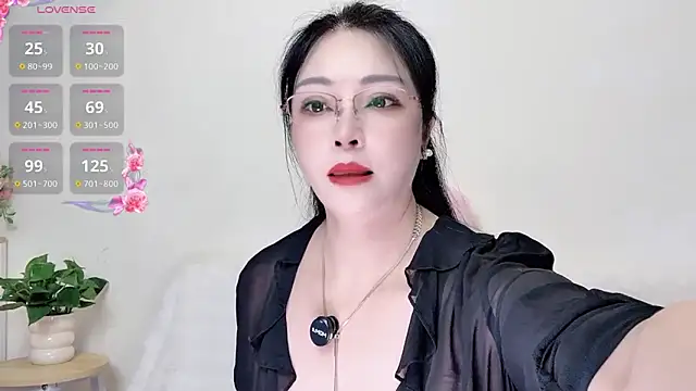 Snapshot of Hua_Hua_0 chatting on 09.09.25 Hua Hua 0 online show from 09.09.25