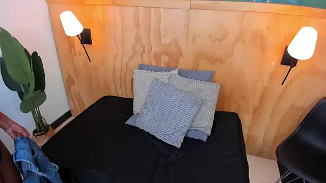 halleylorens online show from 09.10.25