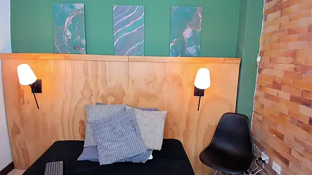 halleylorens online show from 09.15.25