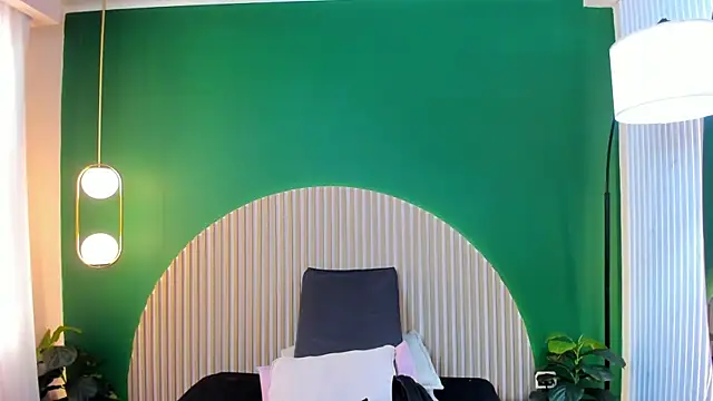 halleylorens online show from 04.12.26