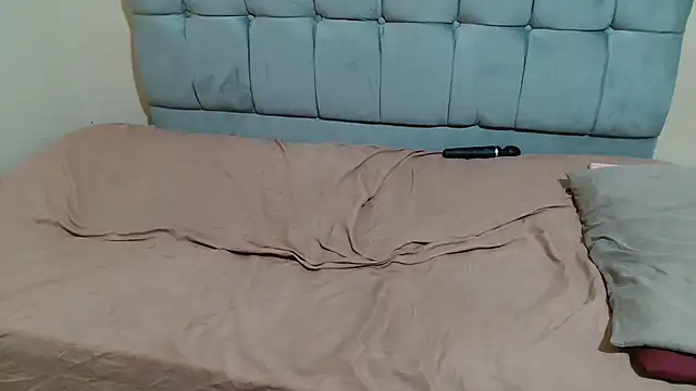 curveAss222 online show from 11.06.25