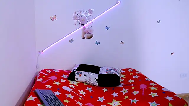 angelyxs online show from 10.15.25