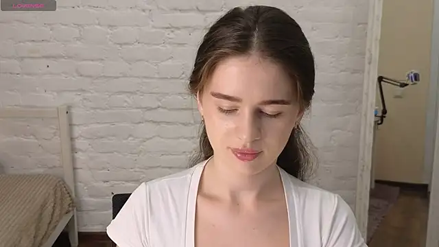 Olivia Farrell online show from 09.21.25