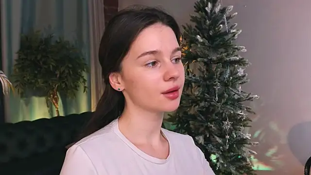 Olivia Farrell online show from 12.05.25