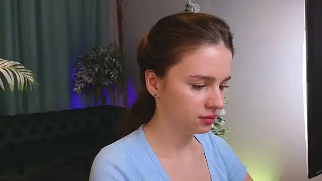 Snapshot of Olivia_Farrell chatting on 01.13.26 Olivia Farrell online show from 01.13.26