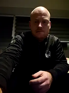 svenni2525 online show from 10.28.25