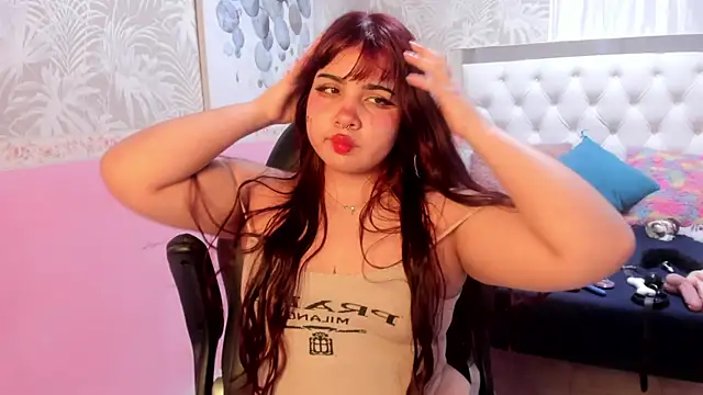 Snapshot of Zara_Snow chatting on 04.10.26 Zara Snow online show from 04.10.26