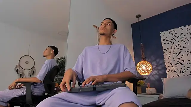 Snapshot of Adonis_WB chatting on 10.10.25 Adonis WB online show from 10.10.25