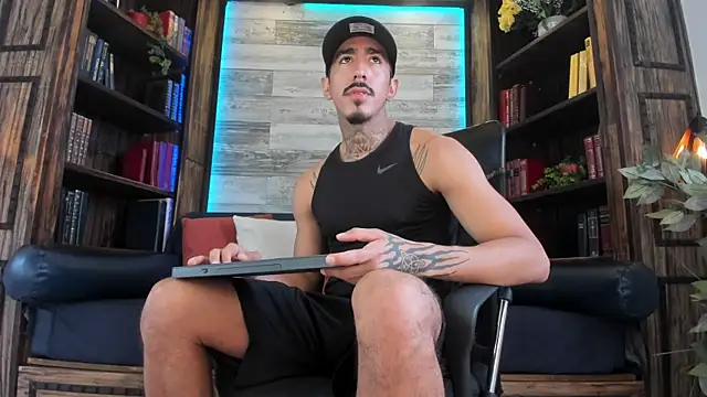 Donovan Desmond online show from 11.10.25