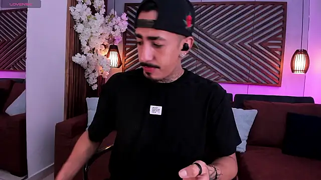 Donovan Desmond online show from 03.07.26