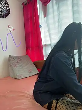 Snapshot of eve_linn99 chatting on 10.19.25 eve linn99 online show from 10.19.25