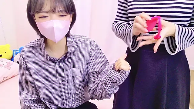 Snapshot of Azusa_DoMybest chatting on 10.25.25 Azusa DoMybest online show from 10.25.25