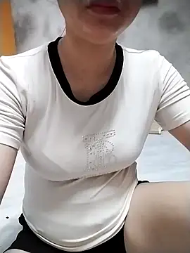 Snapshot of Mie_rose chatting on 04.28.26 Mie rose online show from 04.28.26