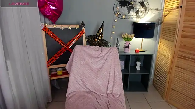 mishapallmer online show from 10.21.25