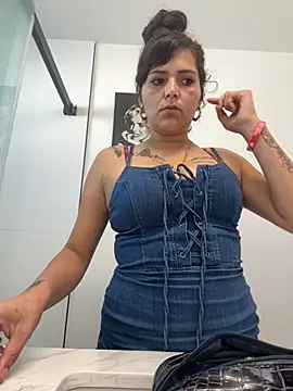 Snapshot of intoxicated13 chatting on 11.28.25 intoxicated13 online show from 11.28.25