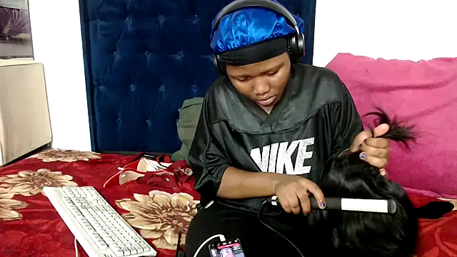 BUNNYCHOWX28 online show from 01.12.26