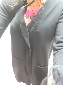 pink-mai online show from 12.14.25