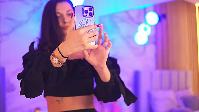 EllyLynn online show from 10.07.25