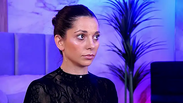 EllyLynn online show from 10.19.25