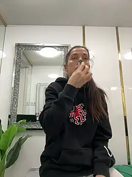 EllyLynn online show from 02.28.26