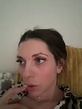 EllyLynn online show from 03.04.26