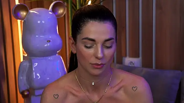 EllyLynn online show from 04.18.26