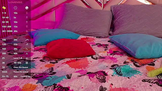 Snapshot of shyblacksweetiee chatting on 09.11.25 shyblacksweetiee online show from 09.11.25