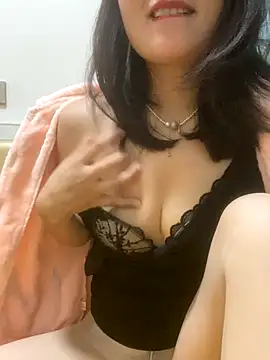 Snapshot of Mier-cn chatting on 10.31.25 Mier-cn online show from 10.31.25