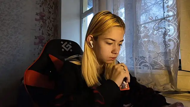 Witching Moon online show from 11.18.25