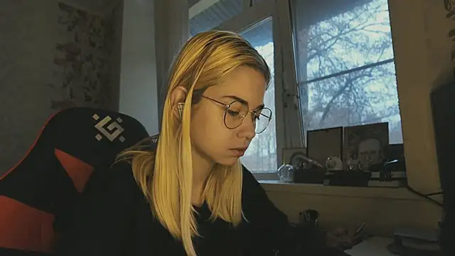 Witching Moon online show from 11.22.25