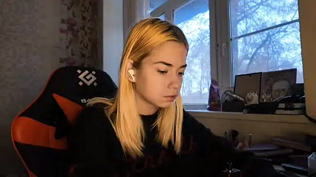 Witching Moon online show from 11.25.25