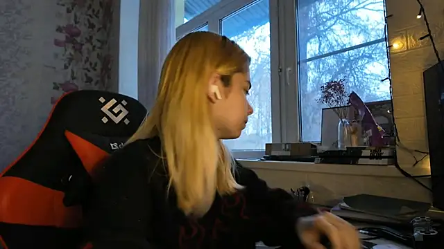 Witching Moon online show from 12.16.25