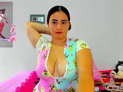 Snapshot of Eva_dirtshow chatting on 10.01.25 Eva dirtshow online show from 10.01.25