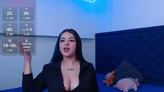 Snapshot of MaviceMur chatting on 12.15.25 MaviceMur online show from 12.15.25