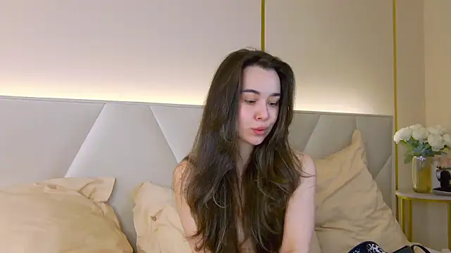 Snapshot of MiaMarlow chatting on 11.07.25 MiaMarlow online show from 11.07.25