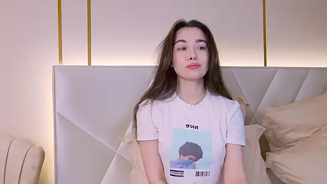 Snapshot of MiaMarlow chatting on 11.10.25 MiaMarlow online show from 11.10.25