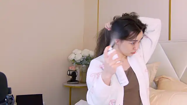 Snapshot of MiaMarlow chatting on 11.16.25 MiaMarlow online show from 11.16.25