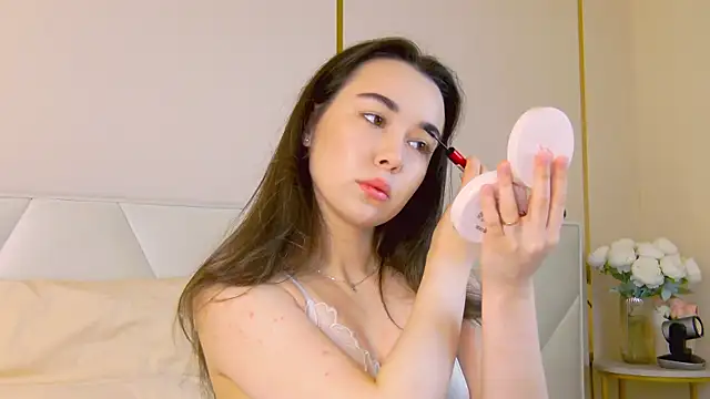 Snapshot of MiaMarlow chatting on 11.20.25 MiaMarlow online show from 11.20.25