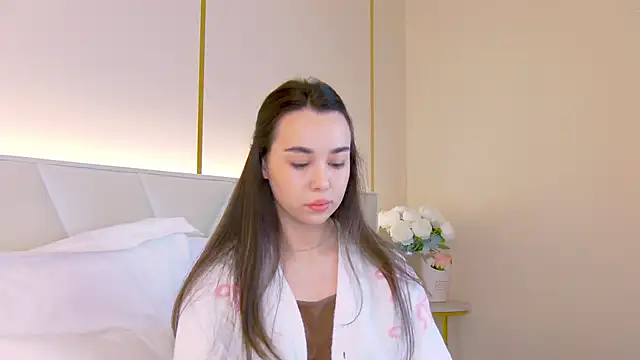 Snapshot of MiaMarlow chatting on 11.30.25 MiaMarlow online show from 11.30.25