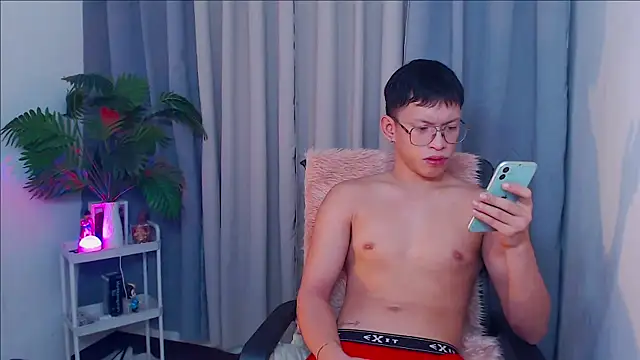 Snapshot of pinkcock_froi2305 chatting on 09.21.25 pinkcock froi2305 online show from 09.21.25