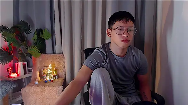 Snapshot of pinkcock_froi2305 chatting on 09.29.25 pinkcock froi2305 online show from 09.29.25