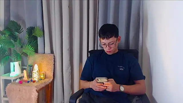 Snapshot of pinkcock_froi2305 chatting on 10.04.25 pinkcock froi2305 online show from 10.04.25