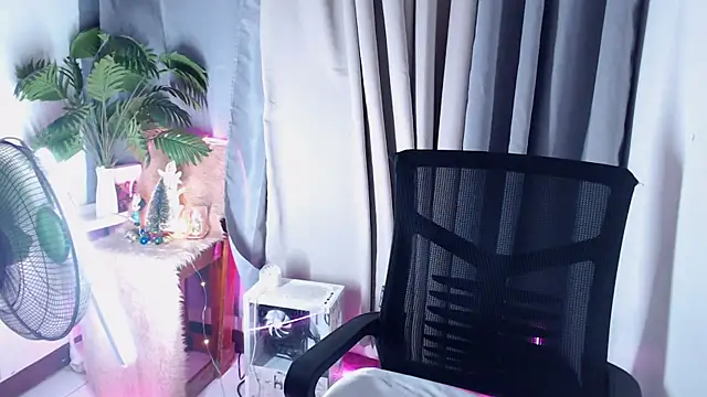 Snapshot of pinkcock_froi2305 chatting on 11.18.25 pinkcock froi2305 online show from 11.18.25