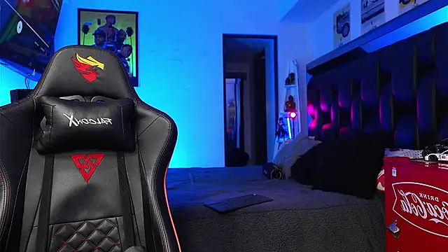 Snapshot of logan_hugh8 chatting on 01.14.26 logan hugh8 online show from 01.14.26