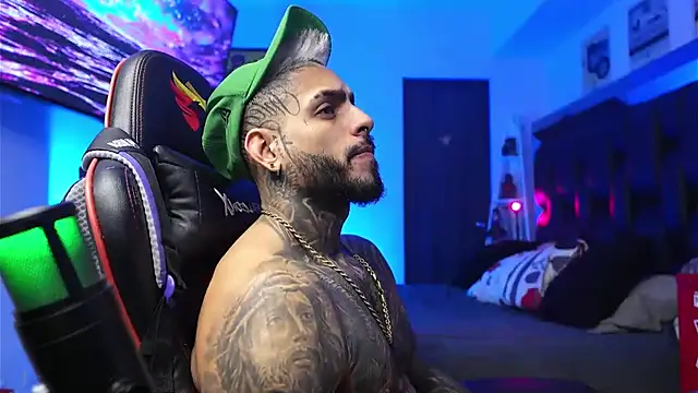 Snapshot of logan_hugh8 chatting on 01.31.26 logan hugh8 online show from 01.31.26