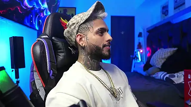 Snapshot of logan_hugh8 chatting on 02.03.26 logan hugh8 online show from 02.03.26