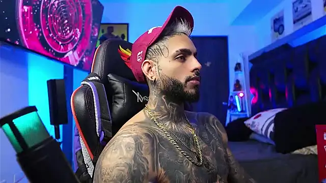 Snapshot of logan_hugh8 chatting on 02.04.26 logan hugh8 online show from 02.04.26