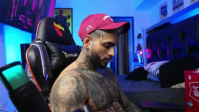 Snapshot of logan_hugh8 chatting on 02.04.26 logan hugh8 online show from 02.04.26